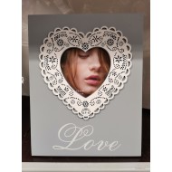 Képkeret faragott fa szívben szürke_fehér 20*15 cm Képkeret faragott fa szívben szürke_fehér 20*15 cm