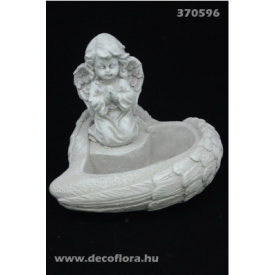 Kőangyal dekorált szívtállal 16x19x19cm Kőangyal dekorált szívtállal 16x19x19cm