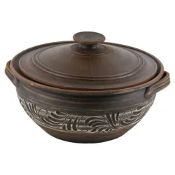 Angob kerámia káposztafőző edény futónövényes dekorral és dekorált fedővel 