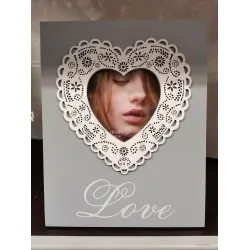 Képkeret faragott fa szívben szürke_fehér 20*15 cm