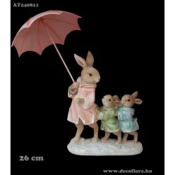 Nyuszicsalád esőkabátban fém esernyővel 26 cm