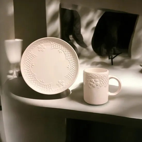 Dombornyomással dekorált kerámia bögre  Romance 10 cm