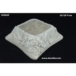 Kőkaspó piramis rózsadekorral 22*22*9.